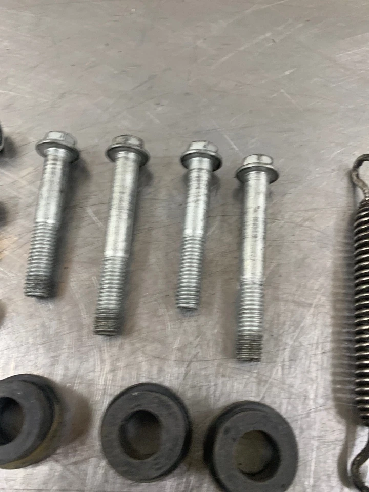 Aprilia Caponord Etv1000 Etv 1000 03 Herrajes de montaje de escape Muelles Pernos Etc Foto 3 de 4