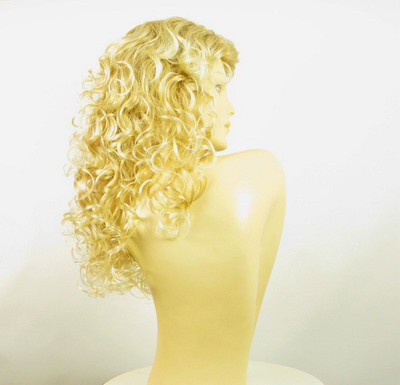 Perruque Longue Blonde Doré Clair - Meredith LG26 - Synthétique Bouclée - Bonnet Moyen - Pour Femme