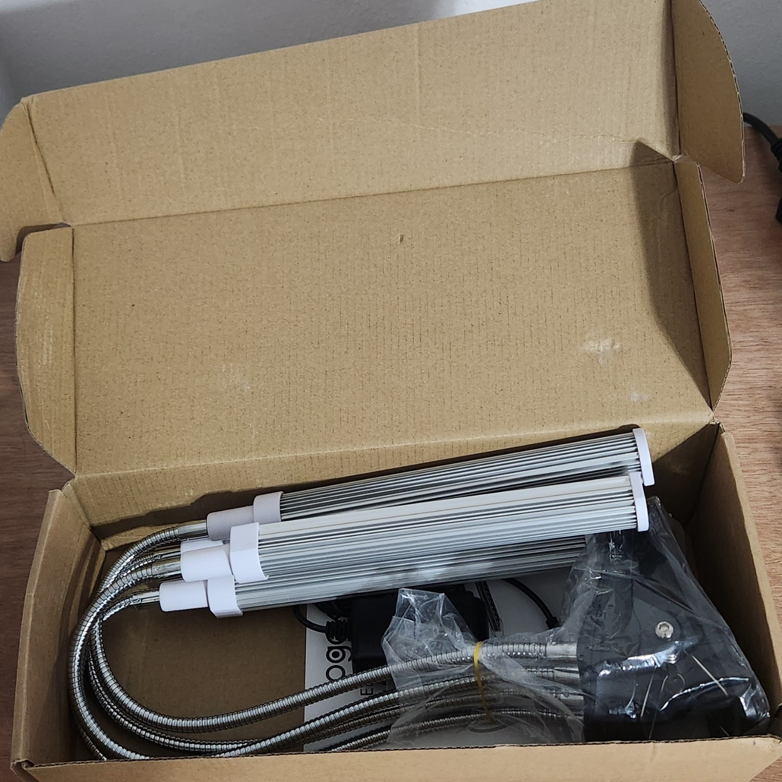 Vogek SP313 LED Grow Light - Full Spectrum, Adjustable Brightness