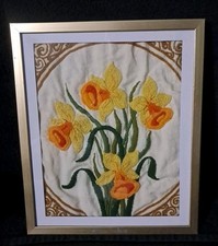 VINTAGE HAND EMBROIDERED BEAUTIFUL DAFFODILS FRAMED 9X11