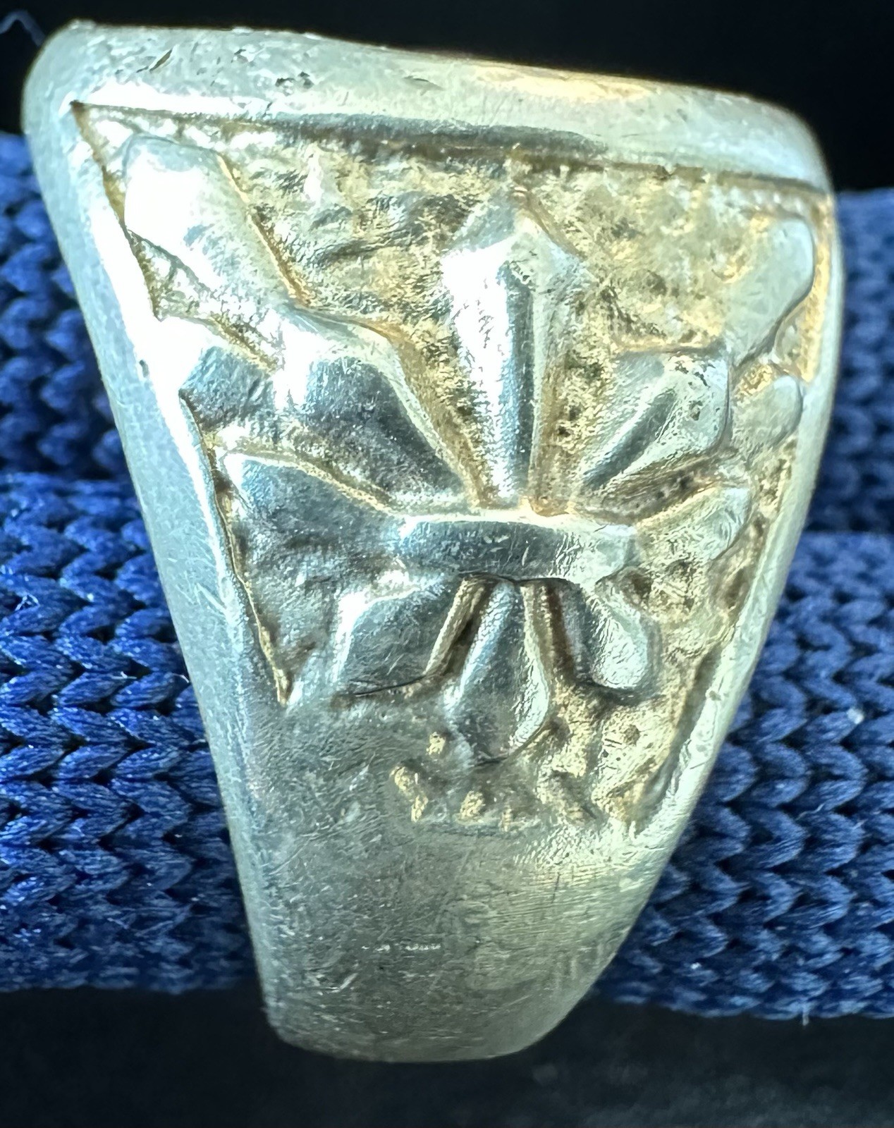 18k Solid Yellow Gold Ring - image 1