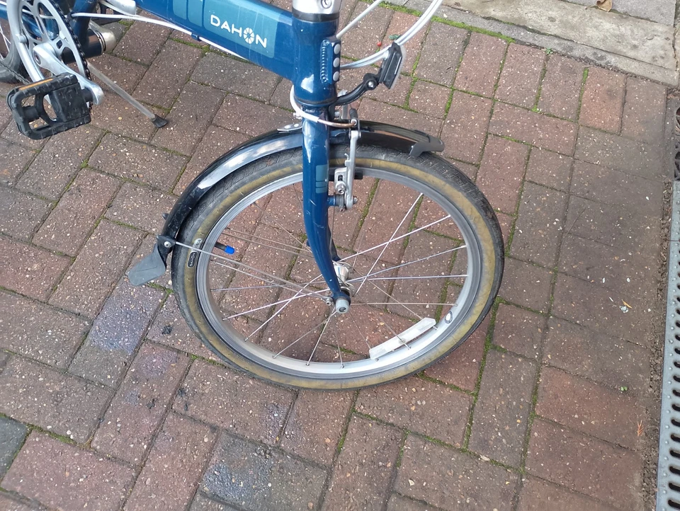 Dahon Vitesse Aluminium Folding Bike (Tube-compatible) - Image 4 of 4