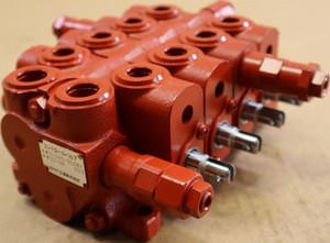 Excavator UH02 CONTROL VALVE 4036416 (LEFT) HITACHI 21040-30281 OEM Factory
