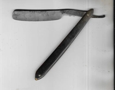 Rasoir ancien de type " coupe-choux " marque Georgin- Peltier à Millières - Photo 1/2
