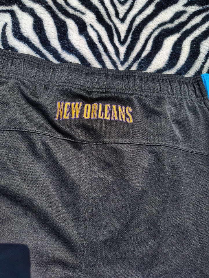 Vintage Y2K Adidas New Orleans Hornets Shorts Mens M Blue Black NBA Basketball - Image 4 of 4