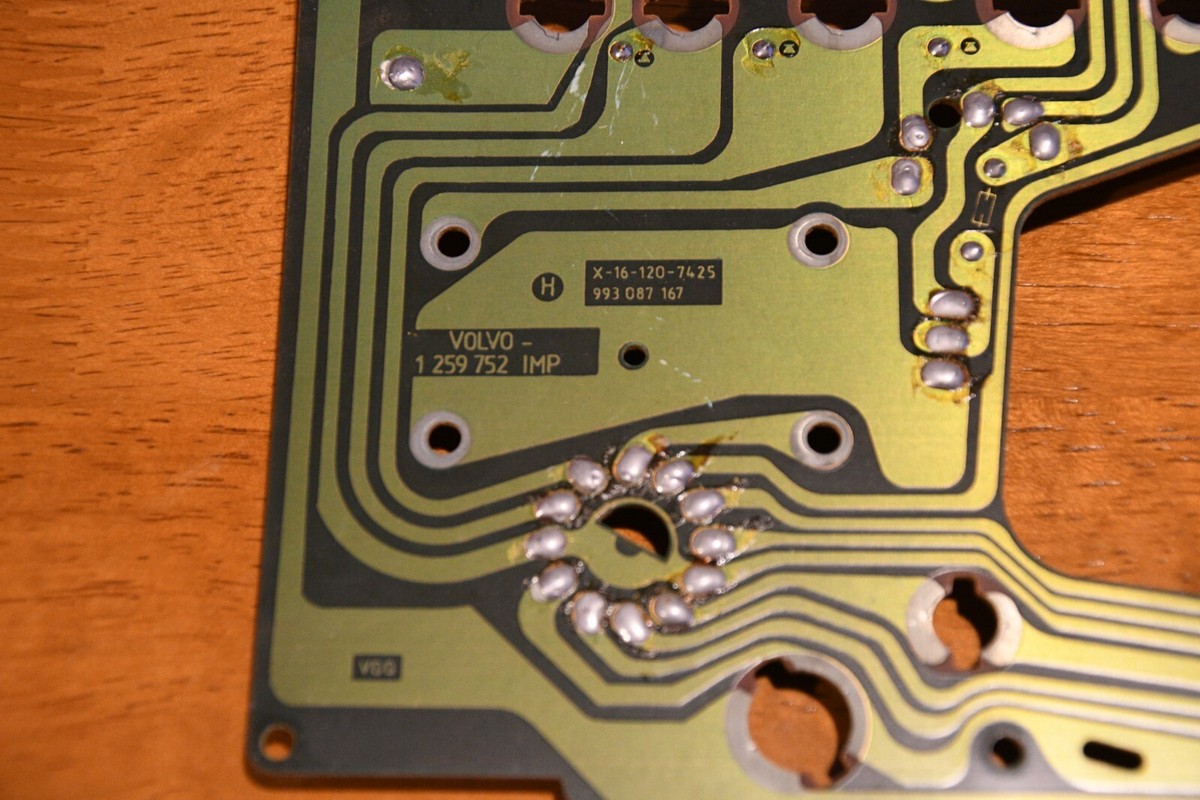 ボルボ　計基盤 Volvo 240 242 244 245 GL DL Turbo Instrument Cluster Circuit Board