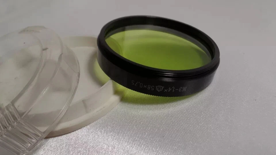 a Yellow Green 1.4x LZOS 58x0.75 Vintage Light Filter 58mm of Lens 1242 - Image 2 of 2