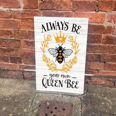 Always Be Your Own Bienenkönigin - Wandschild aus Metall 28 cm x 41 cm
