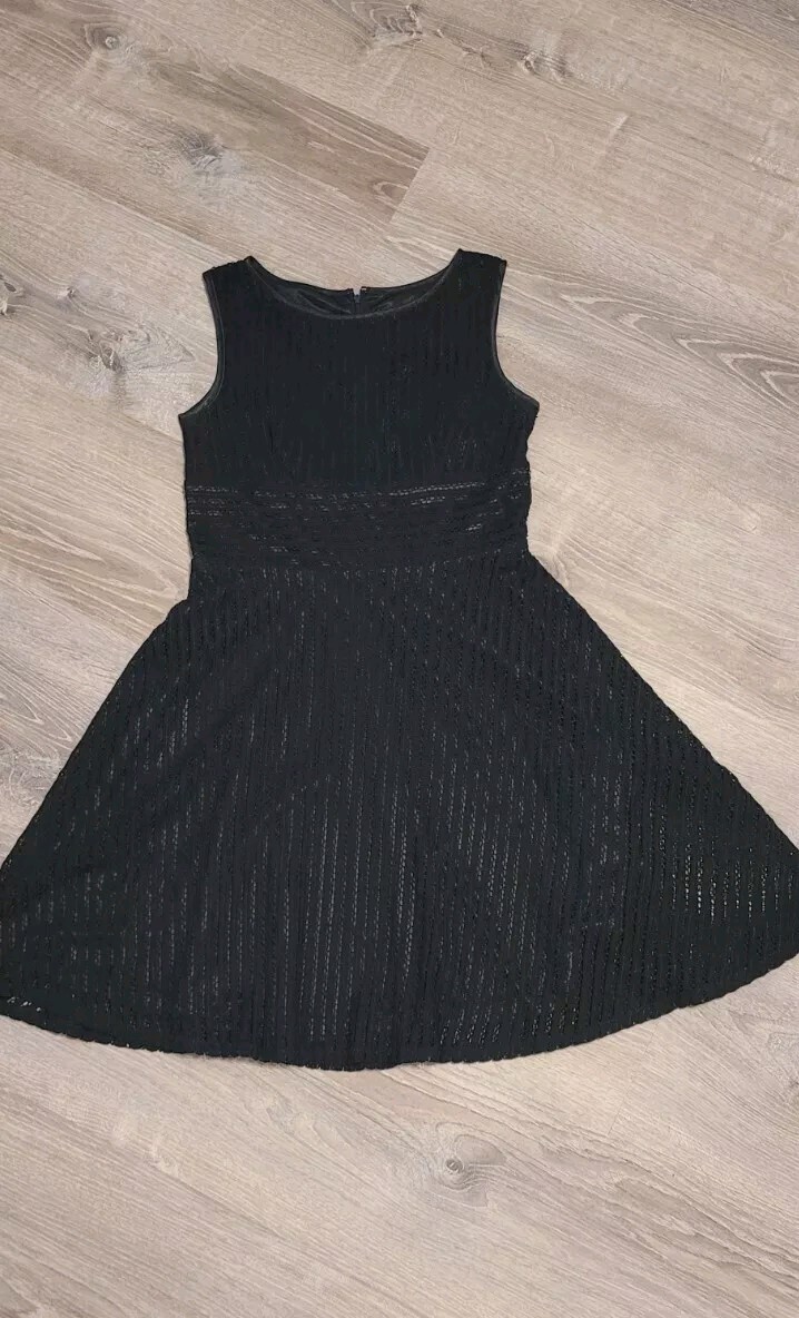 Gabby Skye Women's Black Sleeveless Crochet Overlay Fit Flare Lined Dress Size 4