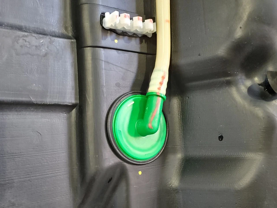 Volkswagen Touareg 2004 2010 OEM tanque de combustible diésel 26 galones Foto 2 de 4