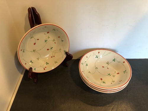 Set of 4 Epoch Strawberry Time 7" Coupe Cereal Bowls White Flowers - Picture 2 of 5