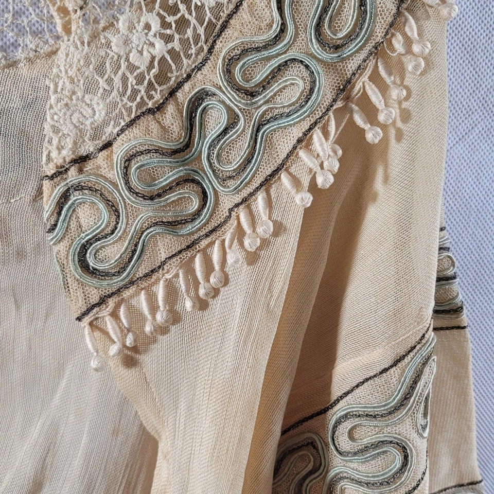 Blusa eduardiana antigua cuello de encaje borde soutache circa 1900 hecha a mano Foto 3 de 4