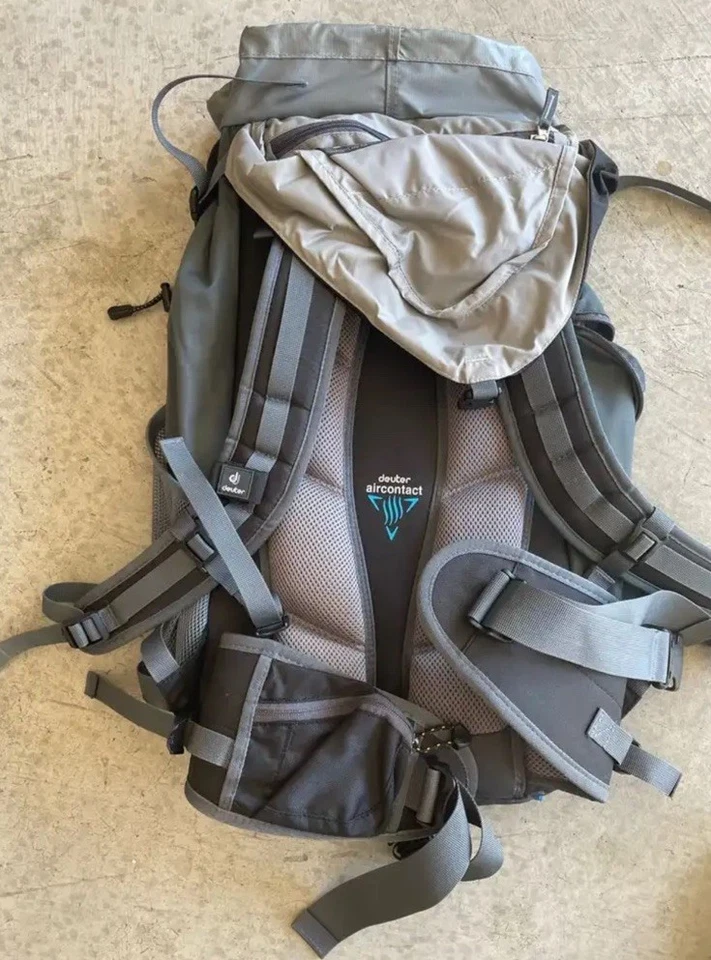 Mochila DEUTER 32 Act Trail Senderismo Trekking Viaje al Aire Libre Negra y Gris Foto 4 de 4