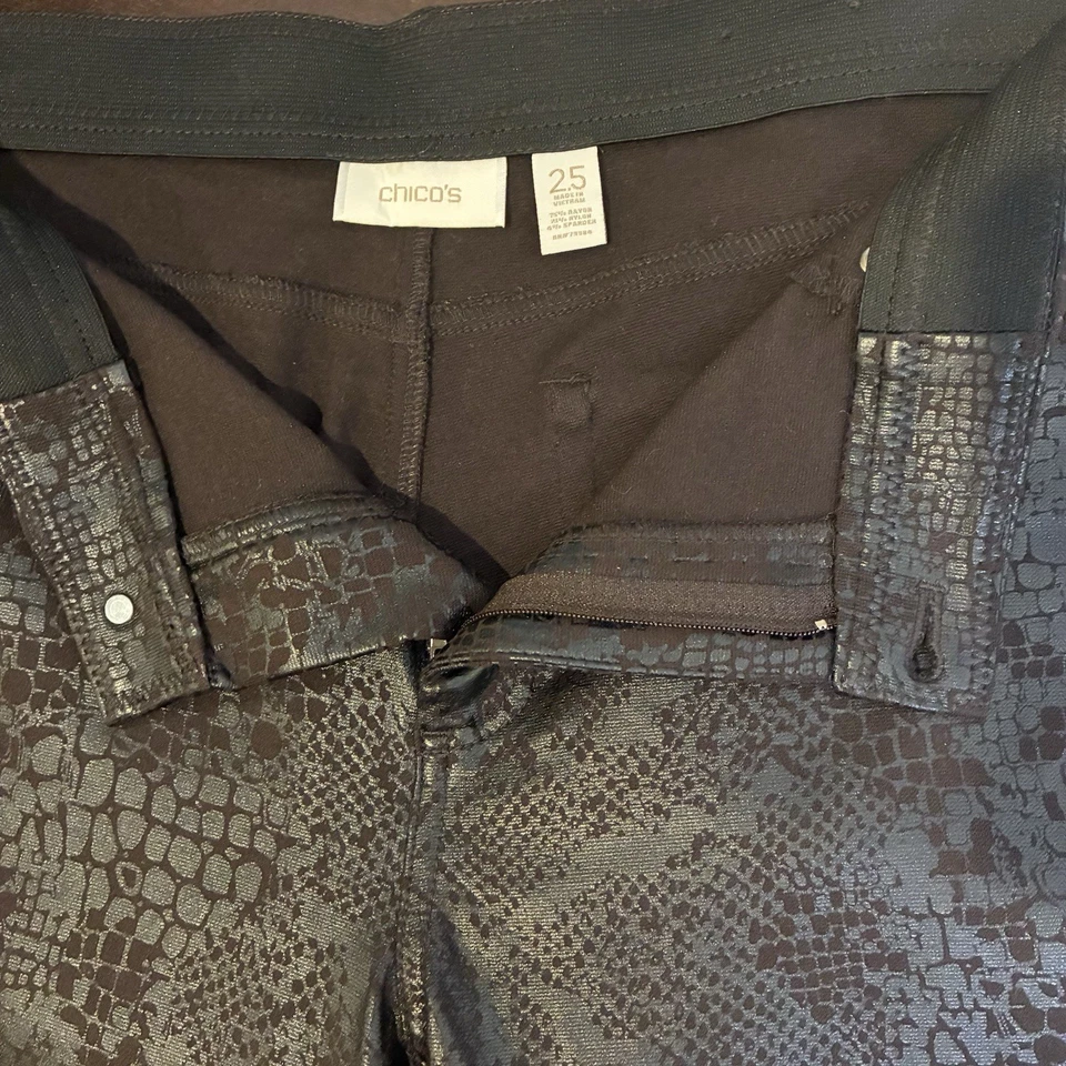 Pantalones Chico’s Imitación Cuero Reptil Talla 2.5 (14) Espresso Elastizados Adelgazantes Legging Foto 4 de 4