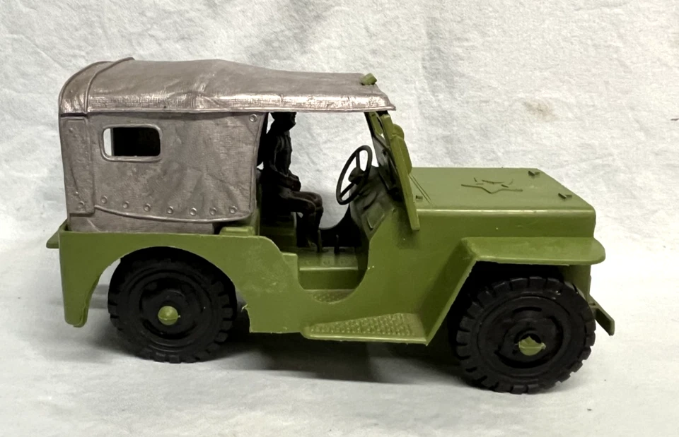 Vintage 1960s MPC U.S. Armed Forces Battlefront Playset Jeep with Driver and Top - Image 4 of 4