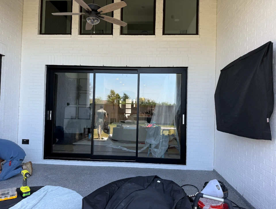 Colección Apollo - Puerta corredera de aluminio para patio de 3 paneles | 120” x 96” | 10' x 8' Foto 3 de 4