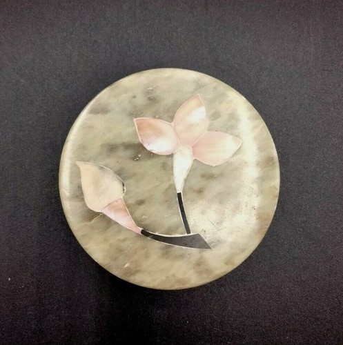 Small Soapstone Handcrafted Trinket Dish Pink Floral Shell Inlay Lid India - Picture 4 of 9