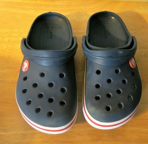 crocs with stripe