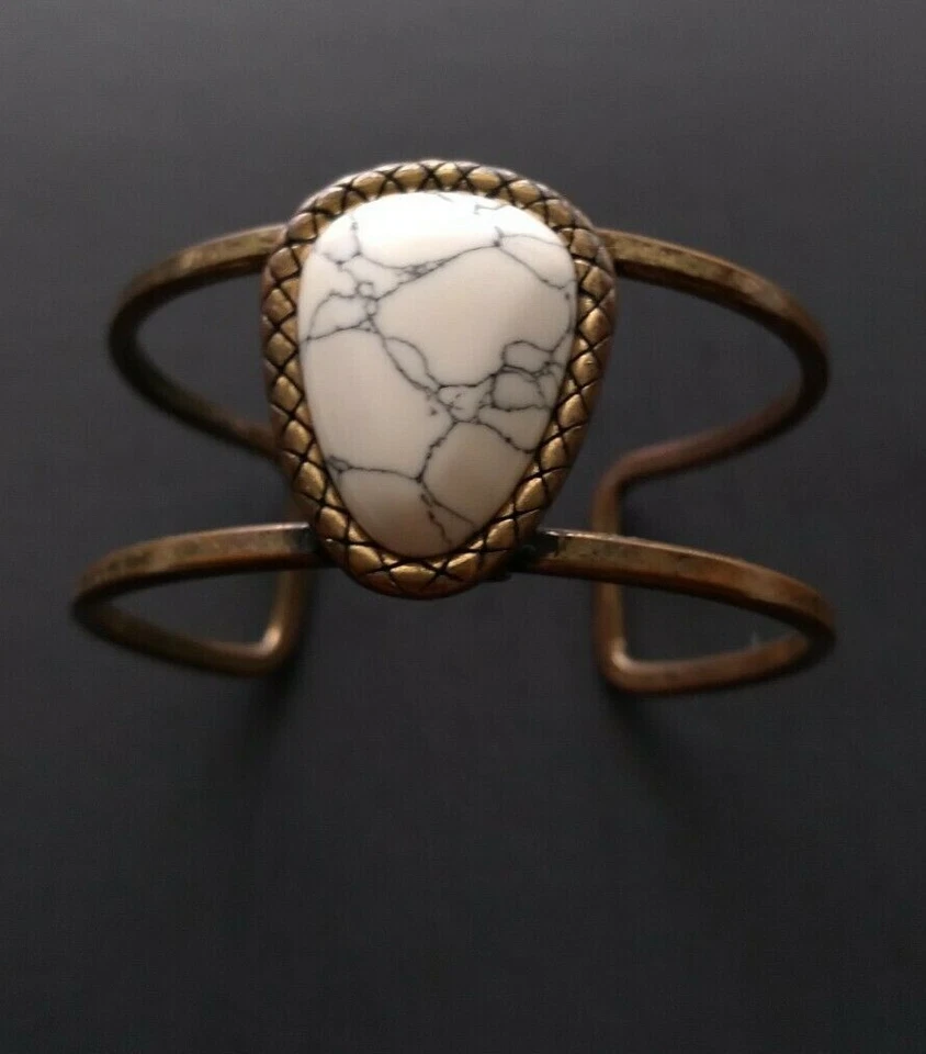 Brazalete cabujón Howlite blanco Foto 3 de 4