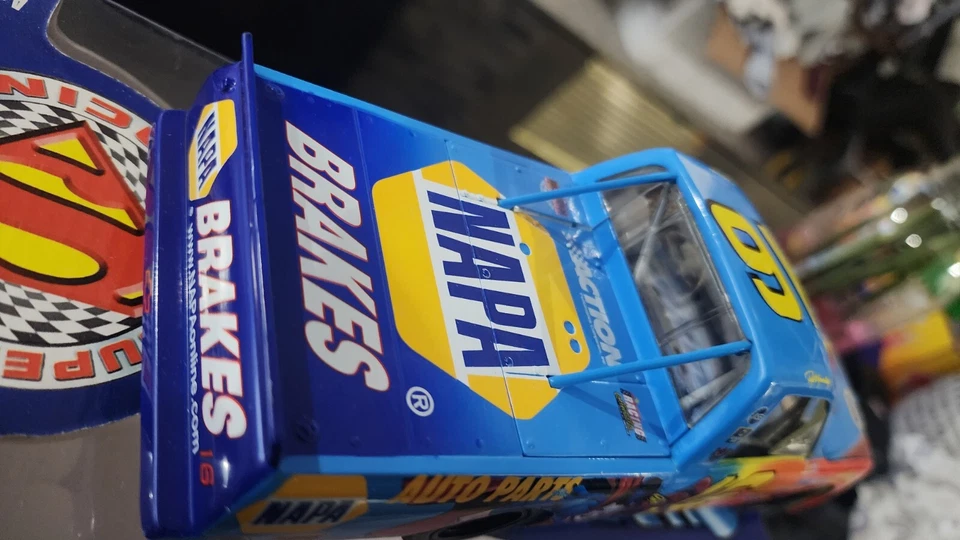 1:24 scale Race Truck Nascar Ron Hornaday #16 Superman Racing - Image 2 of 4