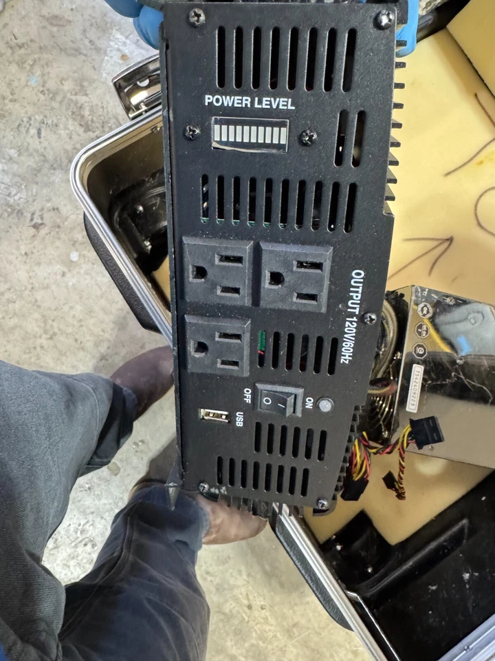 Inversor de alimentación Schumacher PC-2000 2000 vatios 12 V CC a 120 V CA piezas reparación solamente Foto 3 de 4