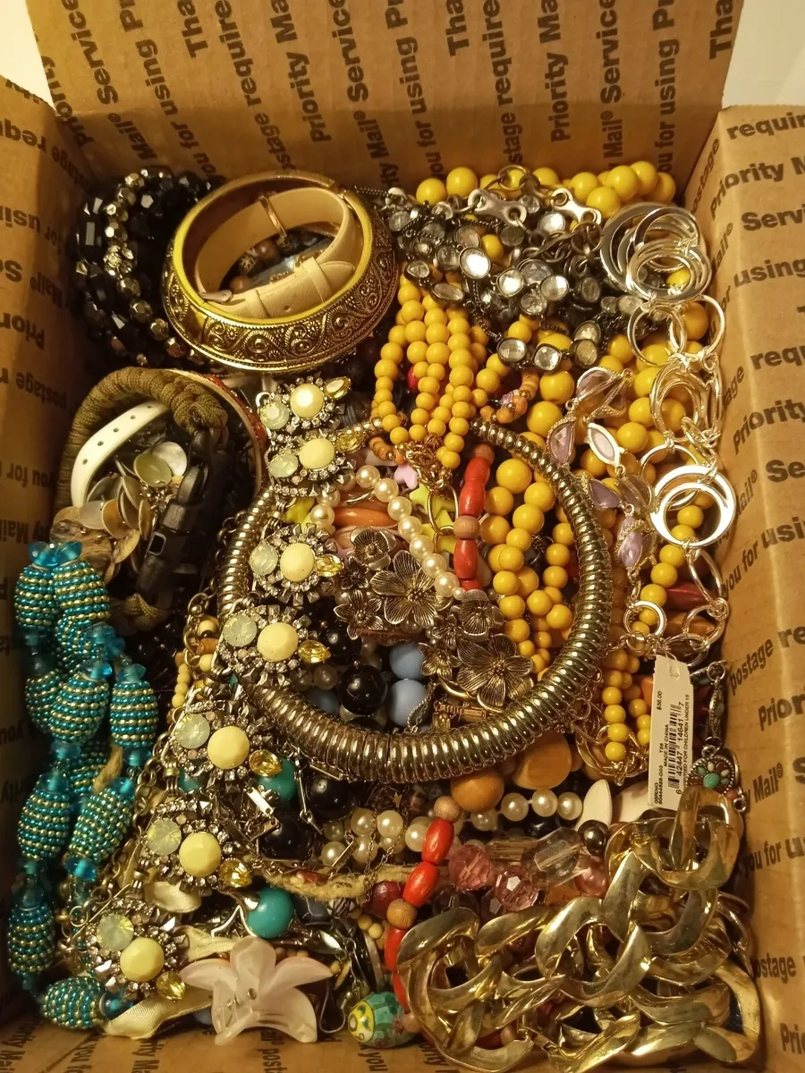HUGE! VINTAGE TO NOW CRAFTERS JEWELRY LOT!! over 13lbs ! WEAR, REPAIR AND  CRAFT