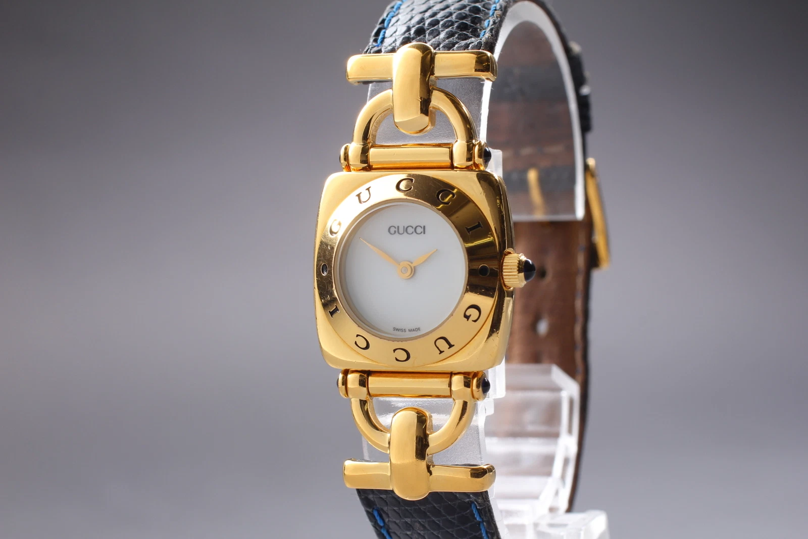 [Presque comme neuve] Montre femme Gucci 6300L cadran blanc or 22 mm quartz du JAPON