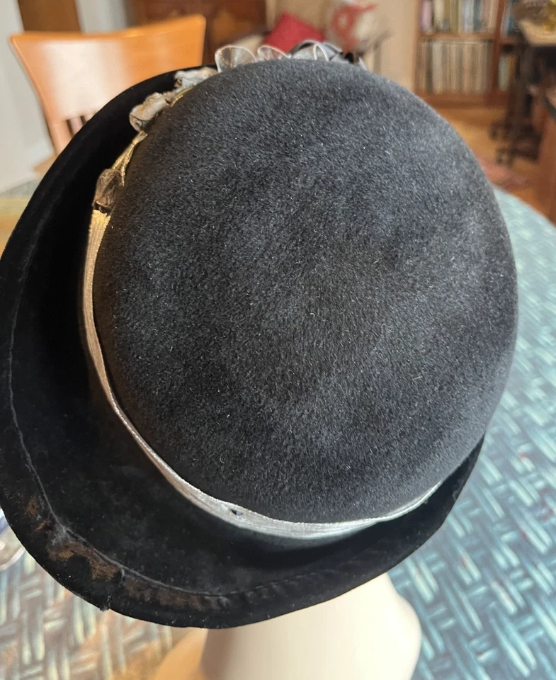 Sombrero de fieltro de piel negra colección Orna Cloche terciopelo elegante y banda decorada M Israel Foto 4 de 4