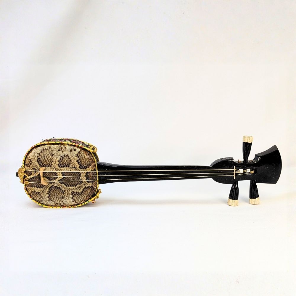 Sanshin, stringed instruments, Okinawa, traditional instruments