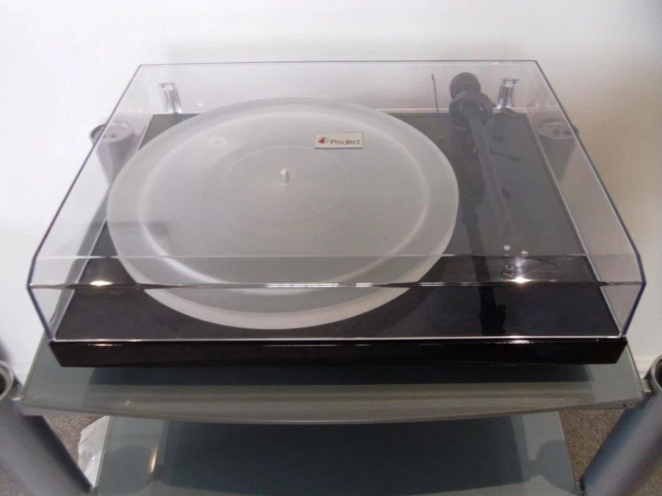 Pro-Ject Debut III (3) Plattenspieler mit Acryl-IT Platte und Ortofon Tonabnehmer - Bild 4 von 4