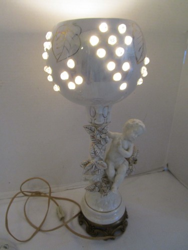 Vintage Ceramic Cherub Putti holding up Globe Orb Table Lamp 1970's 18.25 in T - Picture 18 of 20