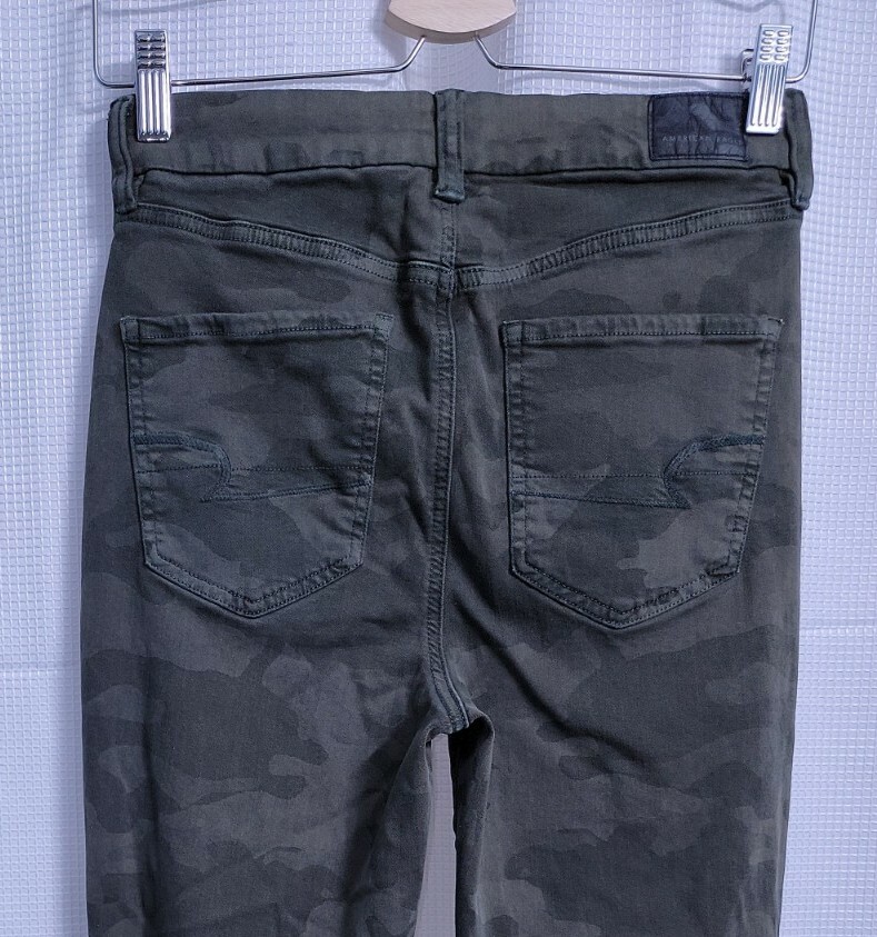 American Eagle Curvy Super HiRise Jegging Distressed Camo Jeans size 8