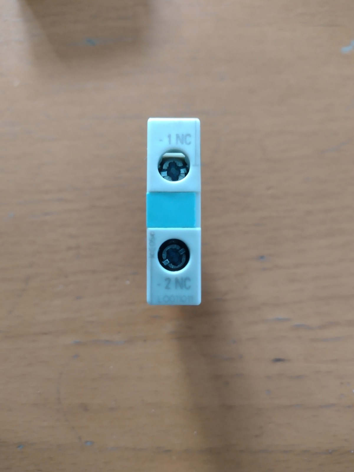 Siemens 3RH1921-1CA01 Different