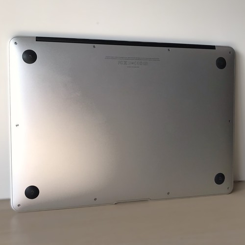 Apple MacBook Air - 13" Display - Core i5 1.7GHz - 256GB SSD - 4GB RAM - Sequoia - Picture 20 of 21