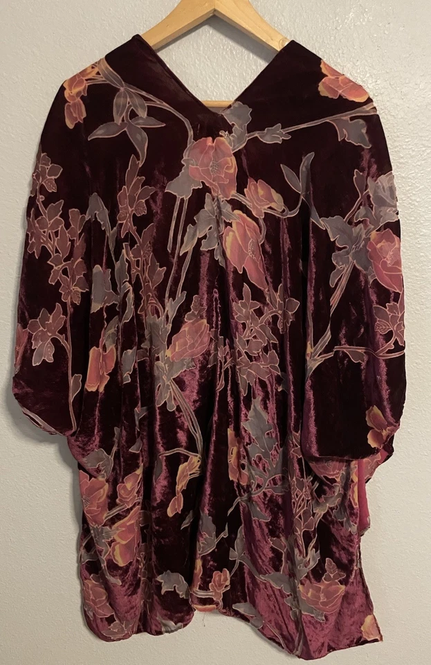 Kimono Kori Mujer Talla S/M Granate Floral Terciopelo Burnout Relajado Romántico Hada Foto 3 de 4
