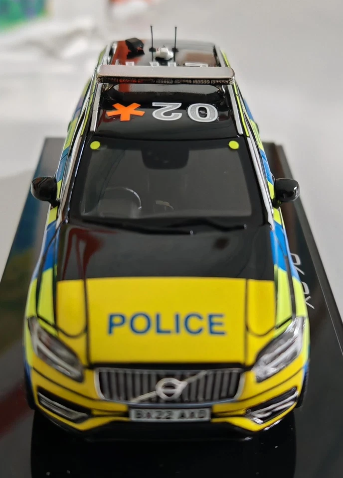 VOLVO XC90 UK METROPOLITAN POLICE MODELLO IN SCALA 1 43 ELABORAZIONE  PERSONALE - Immagine 2 di 4