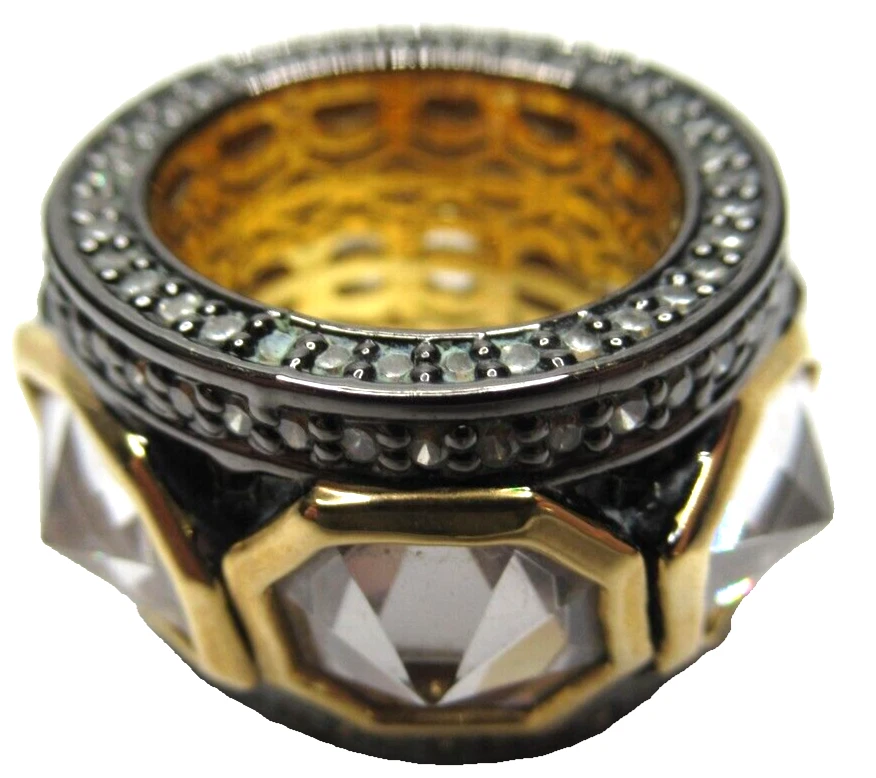 Precioso anillo de calidad firmado por diseñador de circonita cúbica invertida Foto 2 de 3