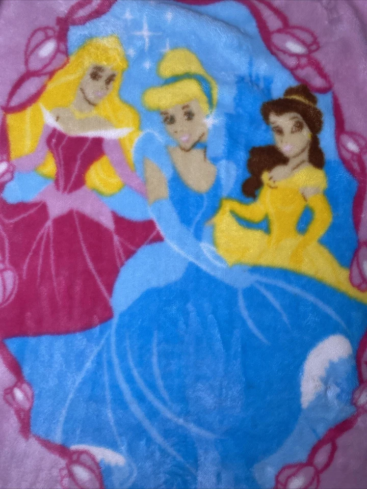 Manta Disney Princesa Bebé Cenicienta Bella Aurora Rosa Esquinas Redondas Foto 2 de 4