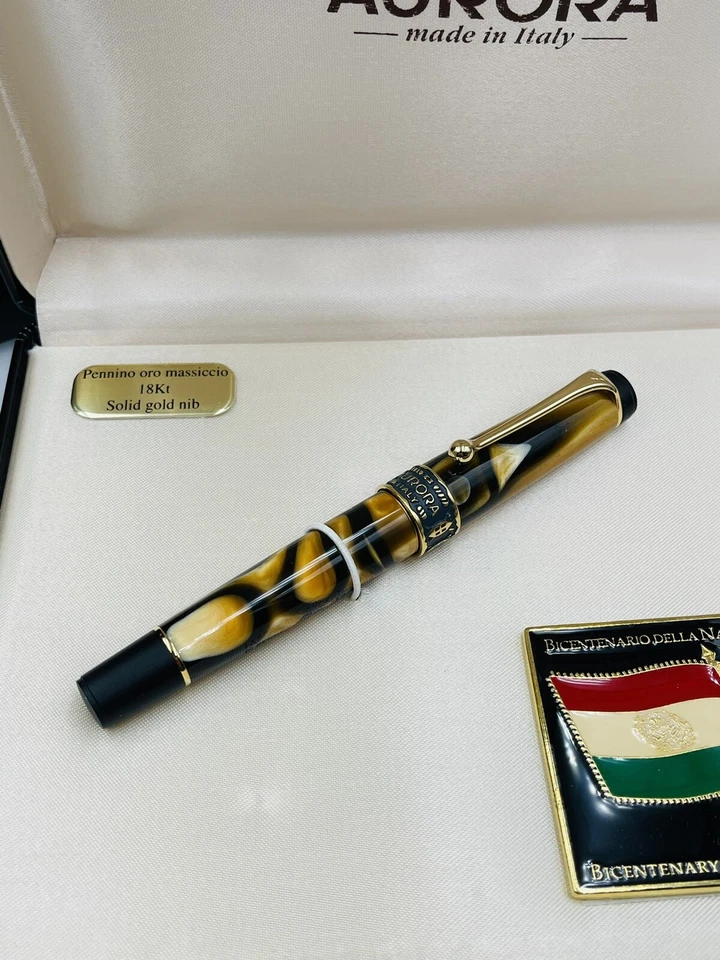 Pluma Estilográfica Aurora Italia Bicentenario del Nacimiento de Bandera Italiana Oro 18k Plumín Foto 4 de 4