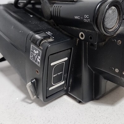 SONY CCD-V30E HANDYCAM VIDEO CAMERA RECORDER DC 6V No.204262 SONY CCD-V30E HANDYCAM VIDEO CAMERA RECORDER DC 6V No.204262