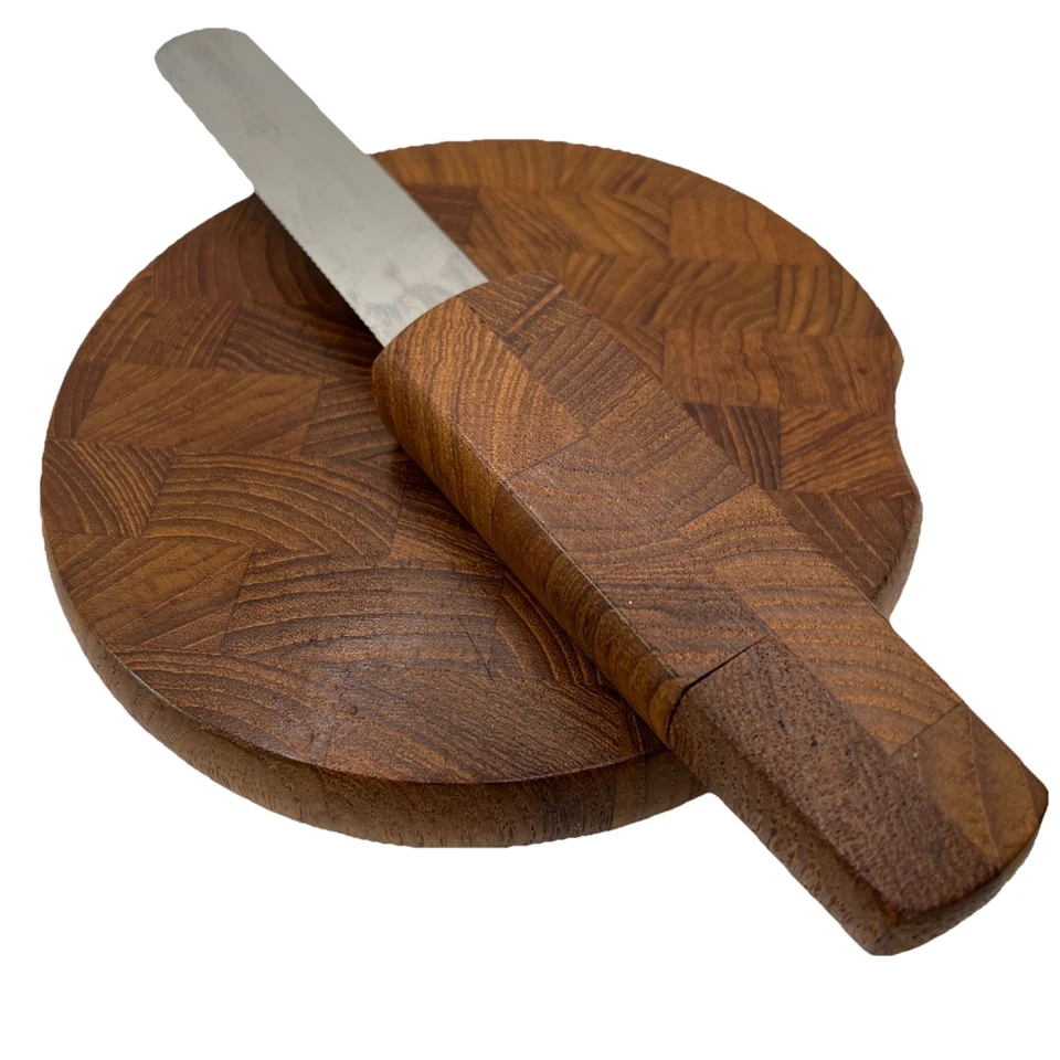 Tabla de cortar y cuchillo MCM de colección Dansk Jens Quistgaard teca piruleta madera queso Foto 2 de 4