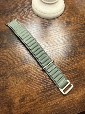 Genuine Apple Alpine Loop Band S 49mm Green Olive
