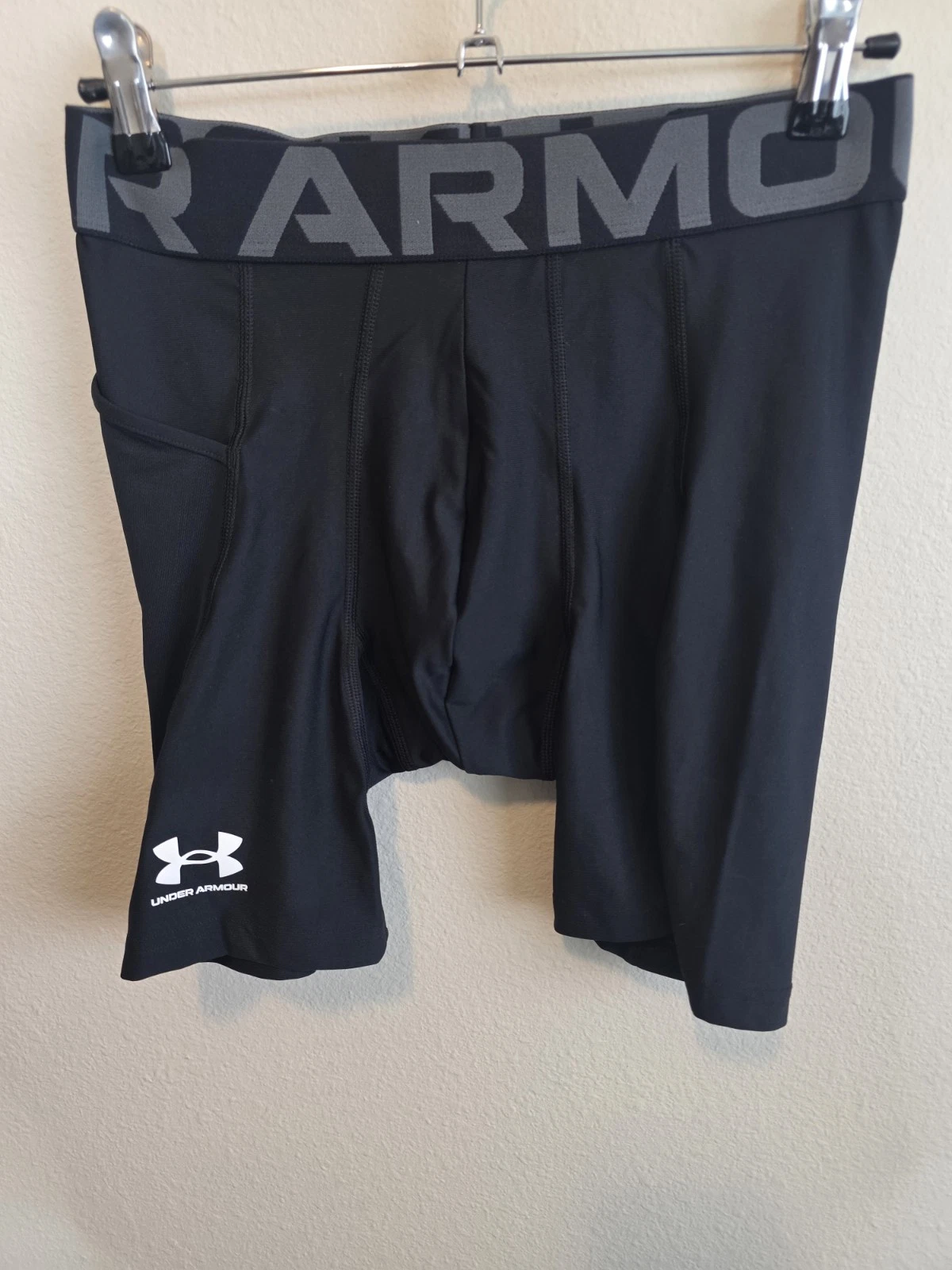 Under Armour HeatGear 6" Compression Shorts Men's Medium Black 1361596-001 NWT