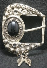 XA17148 AWESOME VINTAGE 1970s  BLACK STONE  FEATHERS  TONGUE TYPE BELT BUCKLE
