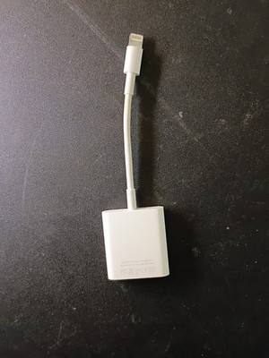 SD Card Reader and Adapter for iPhone iPad Lightning Connection to SD Card USED