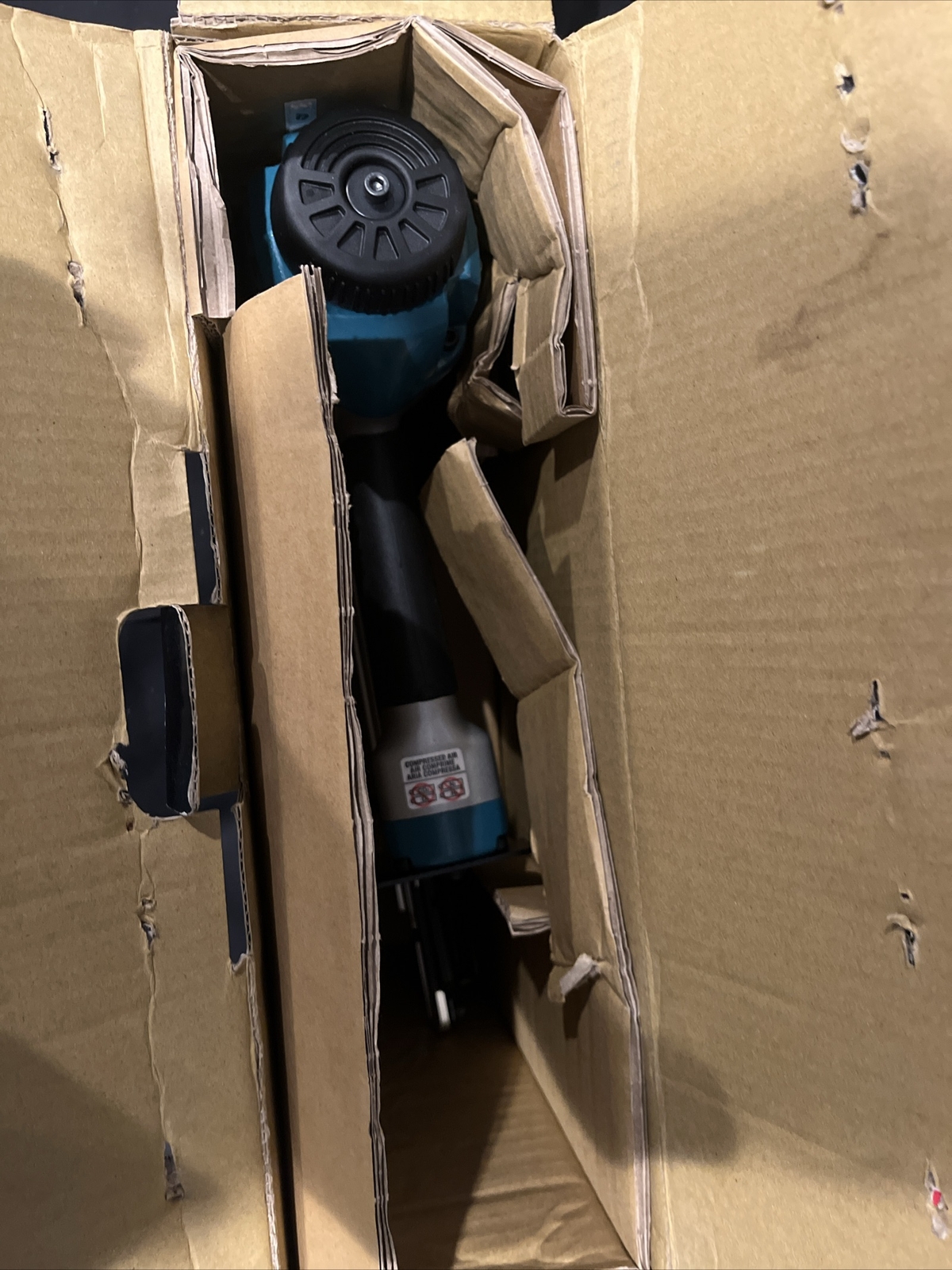 Makita AT1150A 16Gauge 7/16 in. Medium Crown Pneumatic Stapler (New In