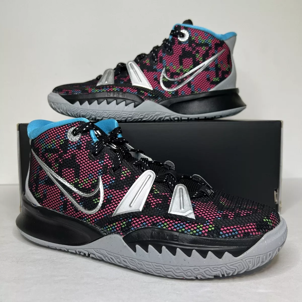 Kyrie different color clearance shoes