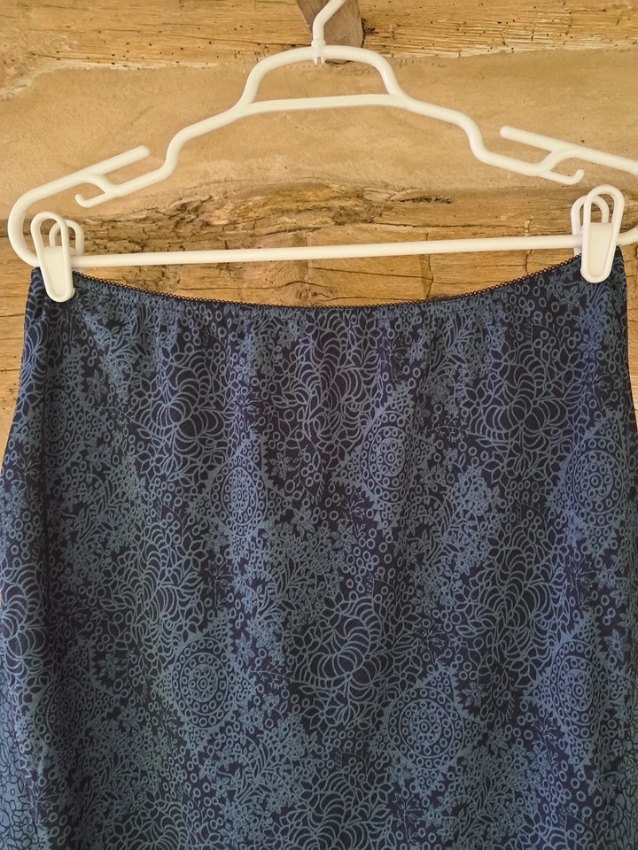 Norton McNaughton Women's Skirt Midi Slip Skirt Polyester Blue Print Size XLP - Image 2 of 4