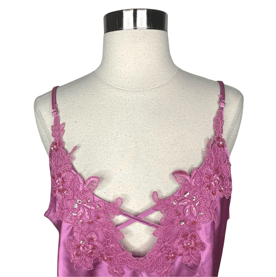 Vestido/camisón vintage Intimate Attitudes púrpura con lentejuelas talla XL/1X satinado Foto 2 de 4