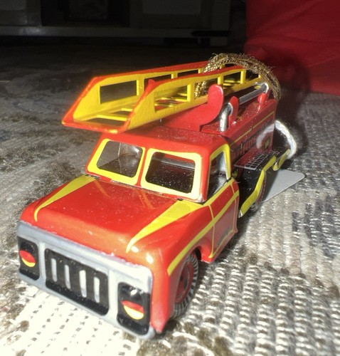 Vtg 13 ZZ Fire Engine Ladder Truck Christmas Ornament Tin Toy - Picture 9 of 10